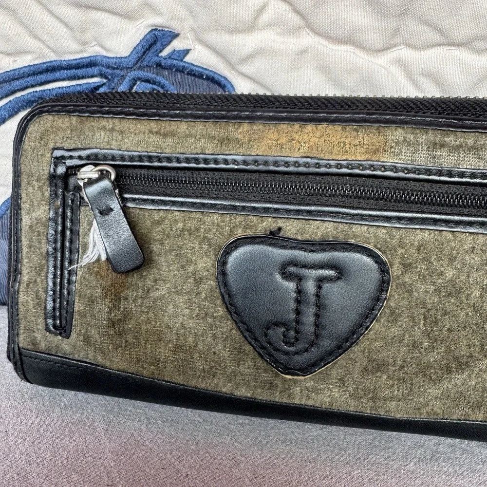 Vintage Juicy‎ Couture Scotties Daydreamer Velour Velvet Emroidered Wallet Y2K